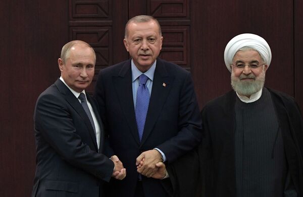 Президенты России, Турции и Ирана Владимир Путин, Реджеп Тайип Эрдоган и Хасан Рухани на совместной пресс-конференции в Турции - Sputnik Молдова