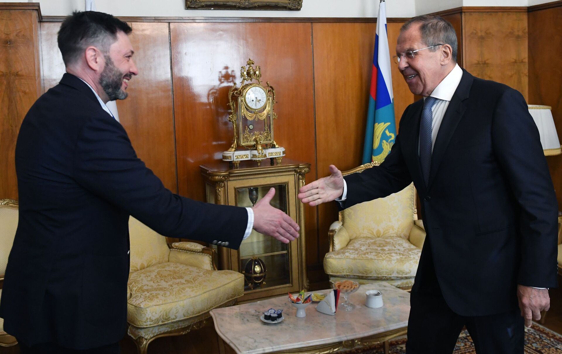 Руководитель портала РИА Новости Украина Кирилл Вышинский и министр иностранных дел РФ Сергей Лавров во время встречи в Москве - Sputnik Молдова, 1920, 23.08.2025