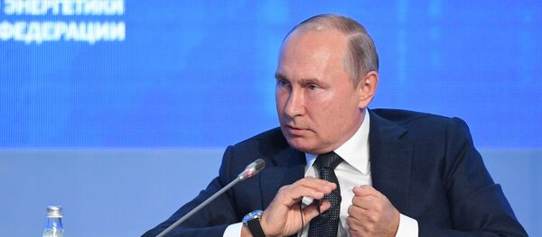 Президент РФ В. Путин принял участие в третьем Международном форуме Российская энергетическая неделя - Sputnik Moldova-România