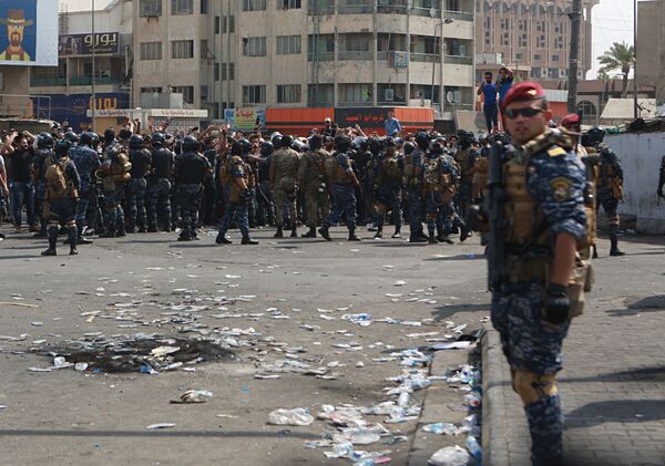Полиция на антиправительственной демонстрации в Багдаде  - Sputnik Молдова