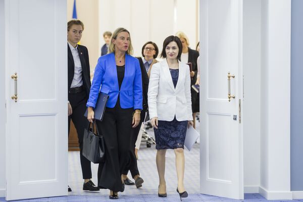 Громкие заявления Могерини в Кишиневе и орден от президента Молдовы Громкие заявления Могерини в Кишиневе и орден от президента Молдовы - Sputnik Молдова