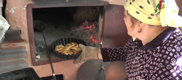 Secretul celor mai gustoase plăcinte, dezvăluit de gospodinele din Cigârleni – Video - Sputnik Moldova