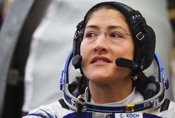 Абсолютная премьера: женская команда в открытом космосе - фото Абсолютная премьера: женская команда в открытом космосе - фото - Sputnik Молдова