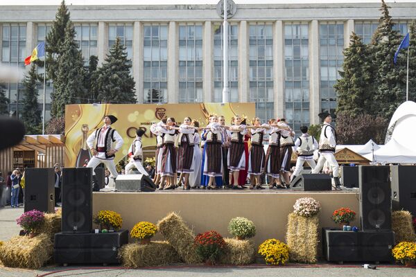 Традиционный праздничный концерт на открытии. - Sputnik Молдова