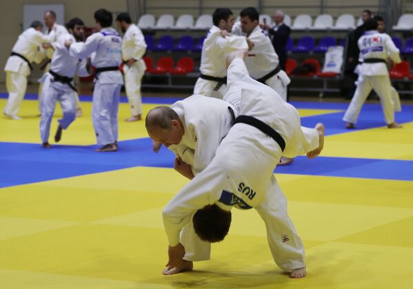 Președintele Vladimir Putin în timpul antrenamentelor  la judo pe tatami în complexul sportiv „Iug-Sport””, 14 februarie 2019 - Sputnik Moldova