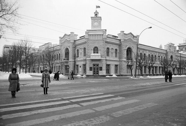 Здание Кишиневского городского Совета народных депутатов - памятник архитектуры начала ХХ века (1901 год) - примэрия (мэрия). - Sputnik Молдова