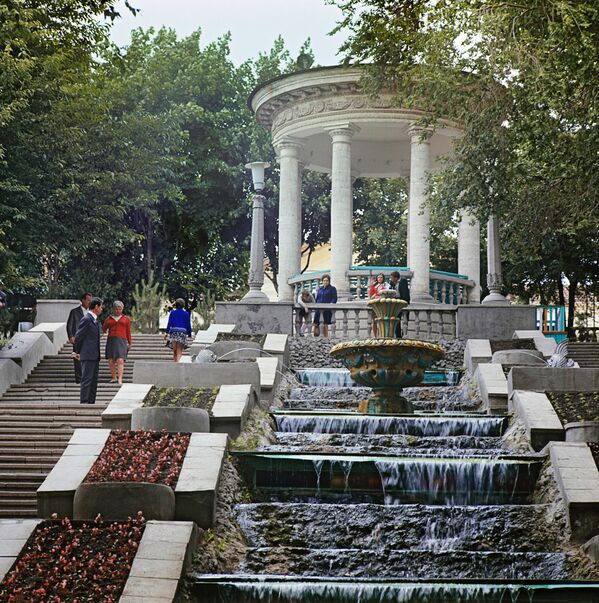 Каскадная лестница в Комсомольском парке (сейчас Валя Морилор). - Sputnik Молдова