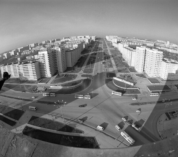 Бульвар Советской армии в Кишиневе. Сейчас эта транспортная артерия столицы называется бульвар Траяна. - Sputnik Молдова