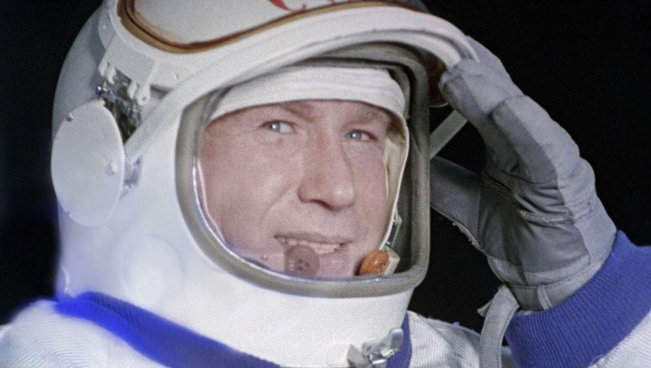 Первый выход в открытый космос дата