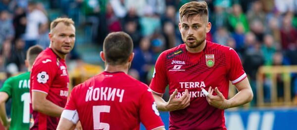 Игроки ФК Уфа Кэтэлин Карп (справа) и Боян Йокич - Sputnik Молдова