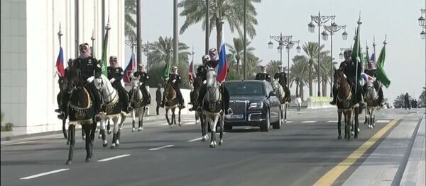 Aurus Путина сопроводили королевские всадники: визит в Саудовскую Аравию Aurus Путина сопроводили королевские всадники: визит в Саудовскую Аравию - Sputnik Молдова