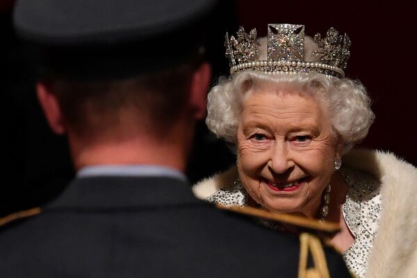 Британская королева Елизавета II на открытии парламента в Лондоне - Sputnik Moldova-România