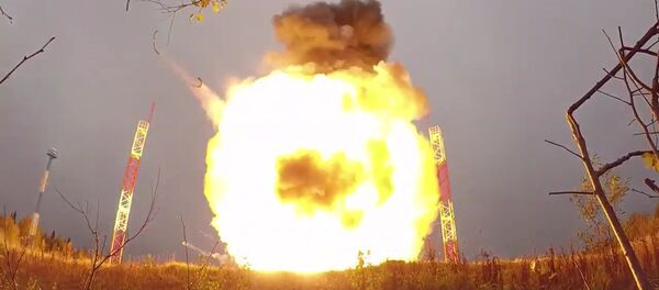 Учебно-боевой пуск баллистической ракеты Тополь-М с космодрома Плесецк - Sputnik Moldova-România