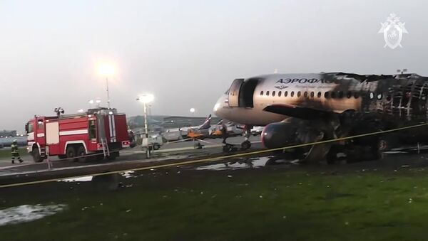 Следственные действия на месте аварийной посадки самолёта в аэропорту Шереметьево - Sputnik Молдова