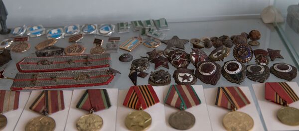  Советские юбилейные награды, военные знаки отличия, погоны. - Sputnik Молдова