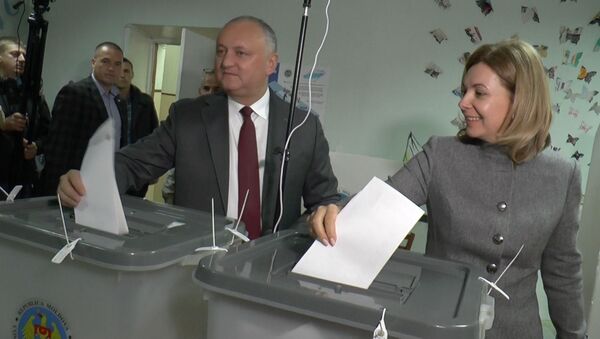 Президент Додон проголосовал за примара профессионала - Sputnik Молдова