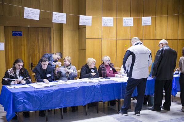 Как жители Молдовы голосовали на местных выборах в Кишиневе  - Sputnik Moldova