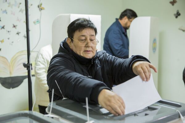 Как жители Молдовы голосовали на местных выборах в Кишиневе - Sputnik Moldova