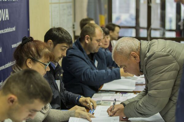 Как жители Молдовы голосовали на местных выборах в Кишиневе - Sputnik Moldova-România