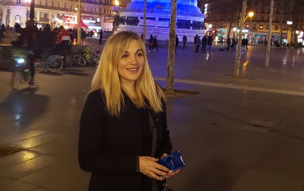 Эльмира на Площади Республики в Париже - Sputnik Молдова
