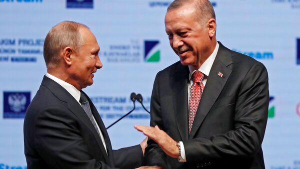 Президенты России и Турции Владимир Путин и Тайип Эрдоган отдали команду на укладку последней секции морской части газопровода Турецкий поток Президенты России и Турции Владимир Путин и Тайип Эрдоган отдали команду на укладку последней секции морской части газопровода Турецкий поток - Sputnik Молдова