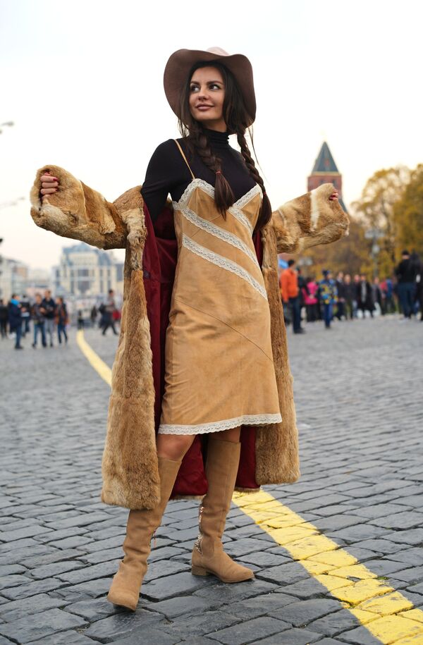 Иностранная туристка на Красной площади в Москве. - Sputnik Молдова