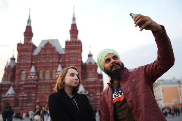 Un turist străin în Piața Roșie din Moscova - Sputnik Moldova