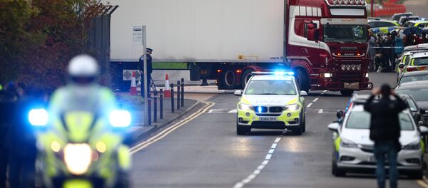 39 трупов в грузовике 39 трупов в грузовике - Sputnik Moldova-România