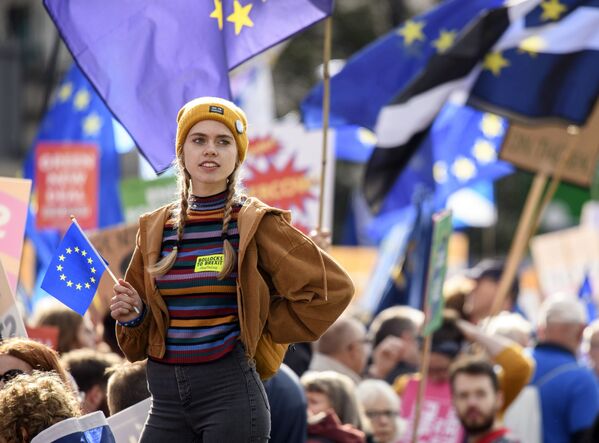 Участница акции протеста против Brexit в Лондоне - Sputnik Молдова