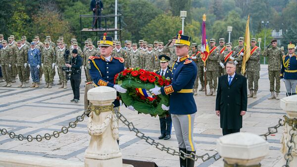 Ceremonii prilejuite Zilei Armatei Române - Sputnik Moldova-România