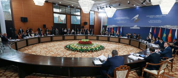 Премьер-министр РФ Д.Медведев принимает участие в заседаниях Совета глав правительств СНГ и ЕАЭС в Казахстане Премьер-министр РФ Д.Медведев принимает участие в заседаниях Совета глав правительств СНГ и ЕАЭС в Казахстане - Sputnik Молдова