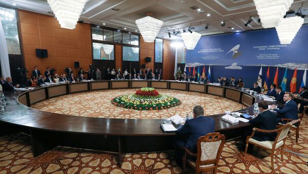 Премьер-министр РФ Д.Медведев принимает участие в заседаниях Совета глав правительств СНГ и ЕАЭС в Казахстане - Sputnik Молдова