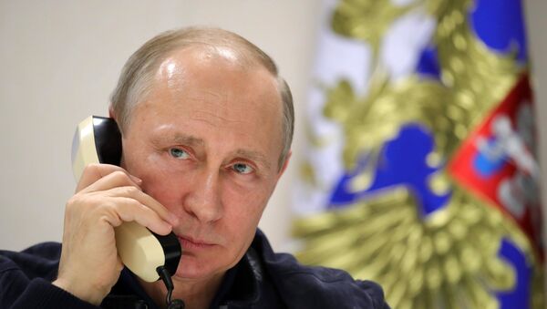 Президент РФ Владимир Путин во время телефонного разговора, фото из архива - Sputnik Молдова