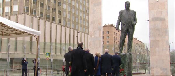 Превыше всего он ставил интересы отечества: Путин в Москве открыл памятник Евгению Примакову Превыше всего он ставил интересы отечества: Путин в Москве открыл памятник Евгению Примакову - Sputnik Молдова