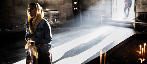 Верующие в Татевском монастыре в Сюникской области Армении - Sputnik Молдова