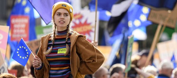 Участница акции протеста против Brexit в Лондоне - Sputnik Moldova