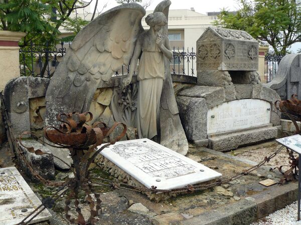Модернистское кладбище Льорет-де-Мар в Барселоне, Испания - Sputnik Moldova-România