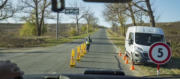 Exerciții inedite prezentate de către polițistele de frontieră Exerciții inedite prezentate de către polițistele de frontieră - Sputnik Moldova