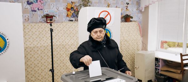 Кишиневцы голосуют на втором туре местных выборов - Sputnik Молдова