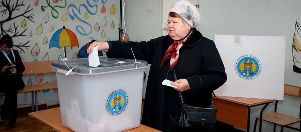 Кишиневцы голосуют на втором туре местных выборов Кишиневцы голосуют на втором туре местных выборов - Sputnik Молдова