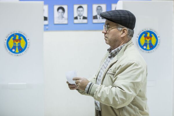 Кишиневцы голосуют на втором туре местных выборов  - Sputnik Молдова