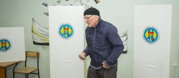 Кишиневцы голосуют на втором туре местных выборов - Sputnik Молдова