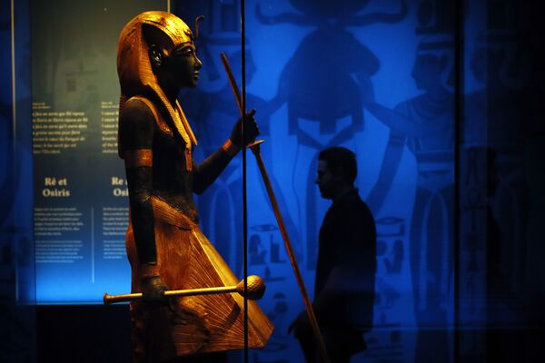 Mumia legendarei regine Nefertiti – descoperirea secolului? Chipul reginei, reconstituit Mumia legendarei regine Nefertiti – descoperirea secolului? Chipul reginei, reconstituit - Sputnik Moldova-România