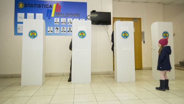 Кишиневцы голосуют на втором туре местных выборов - Sputnik Молдова