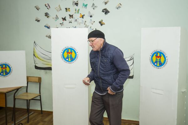 La unele secții de votare abia de apare câte un alegător - Sputnik Moldova