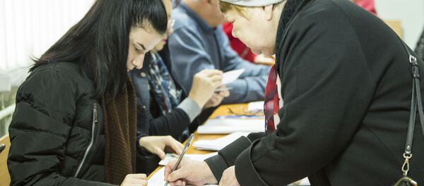 Кишиневцы голосуют на втором туре местных выборов - Sputnik Moldova-România