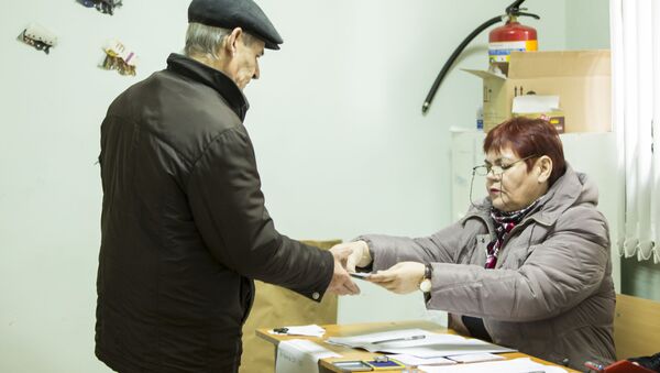 Кишиневцы голосуют на втором туре местных выборов - Sputnik Moldova-România