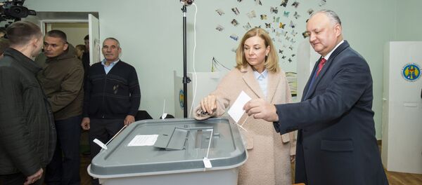 Президент Молдовы Игорь Додон на голосовании, архивное фото.  - Sputnik Молдова