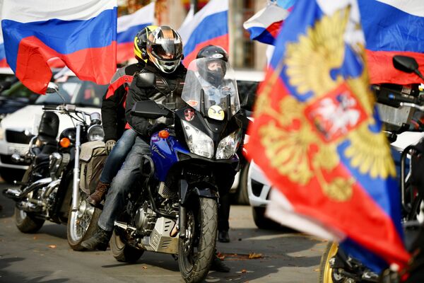 Участники автопробега в рамках празднования Дня народного единства в Симферополе - Sputnik Moldova-România