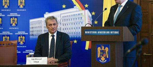 Klaus Iohannis și Marcel Vela Klaus Iohannis și Marcel Vela - Sputnik Moldova-România